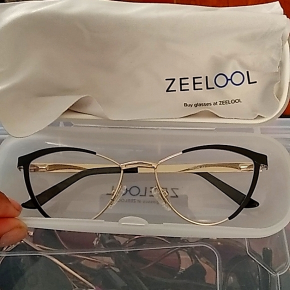 Zeelool Accessories Brand New Zeelool Black And Gold Trim Cateye Glasses Comes With Eyeglass